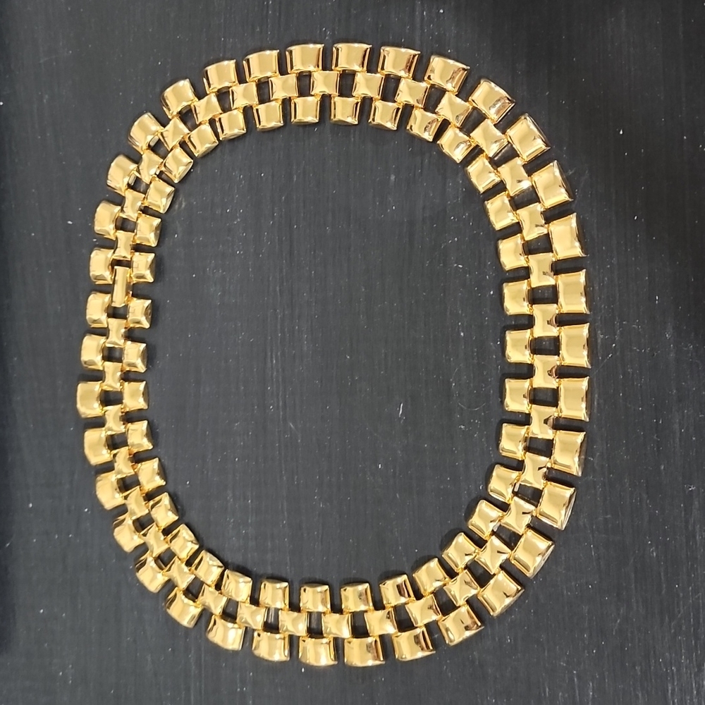 Beautiful link necklace in gold